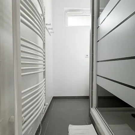 Apartment Centre-ville Donnant Sur Cours Vegetalisee *